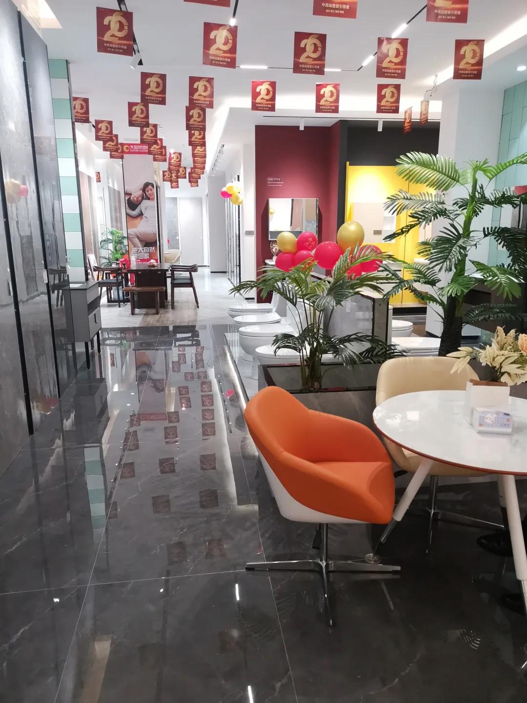 聽說，華美樂這2家店，開業(yè)第一天就被擠爆了！